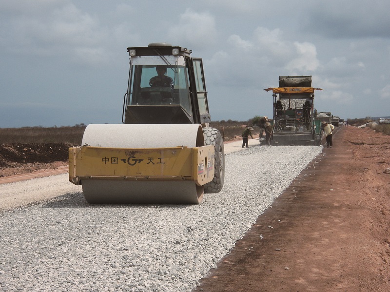 安哥拉北隆達省敦多市道路瀝青攤鋪工程